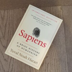 Like New Sapiens by Yuval Noah Harari – Paperback